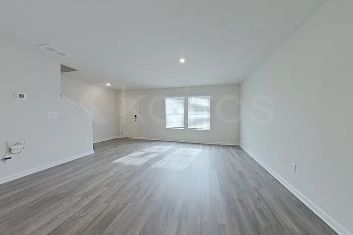 3 bed, 2.5 bath, 1522 sqft, $1,595 — Photo 2