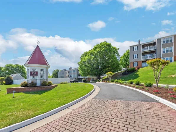 2969 Winterberry Dr, Roanoke, VA 24018