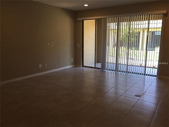 4th image of 711 Artisan St