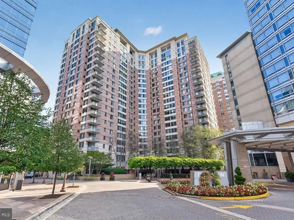851 N Glebe Rd APT 806, Arlington, VA 22203