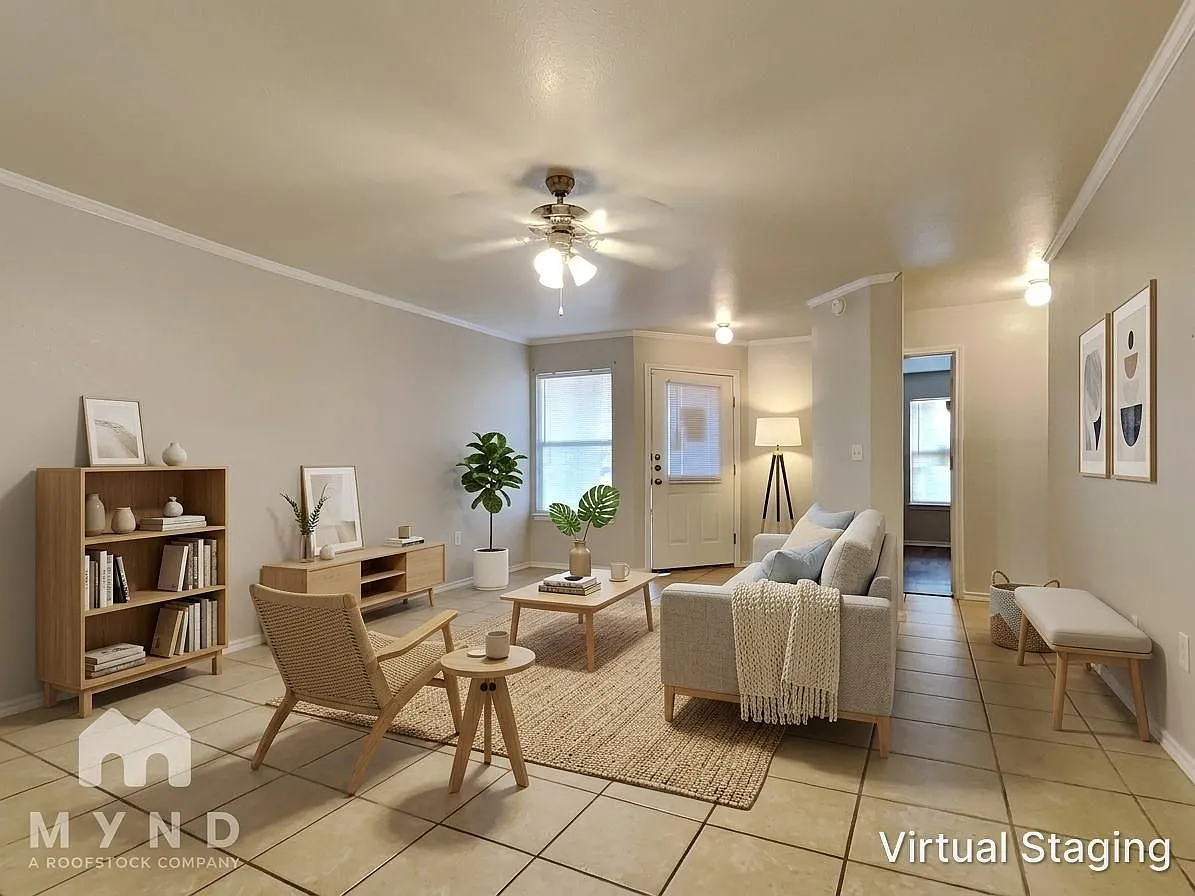3 bed, 3.0 bath, 1294 sqft, $1,249 — Photo 2