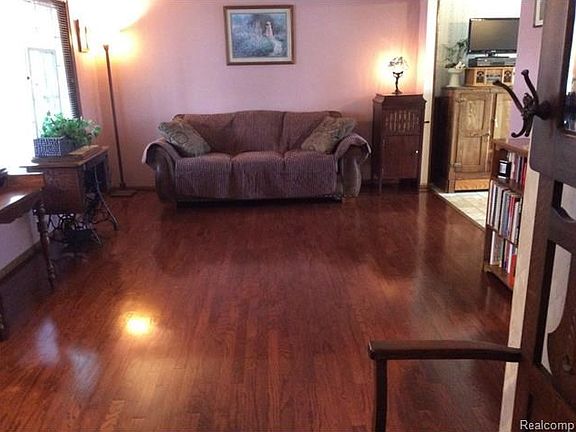 5th image of 8764 Alwardt Dr