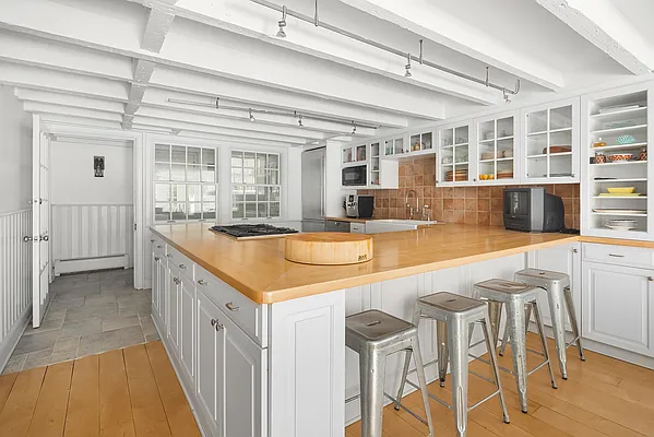 Rented by Coleman Real Estate Group | media 8