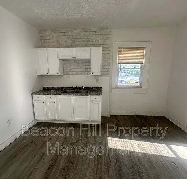 1125 E 99th St — Photo 3