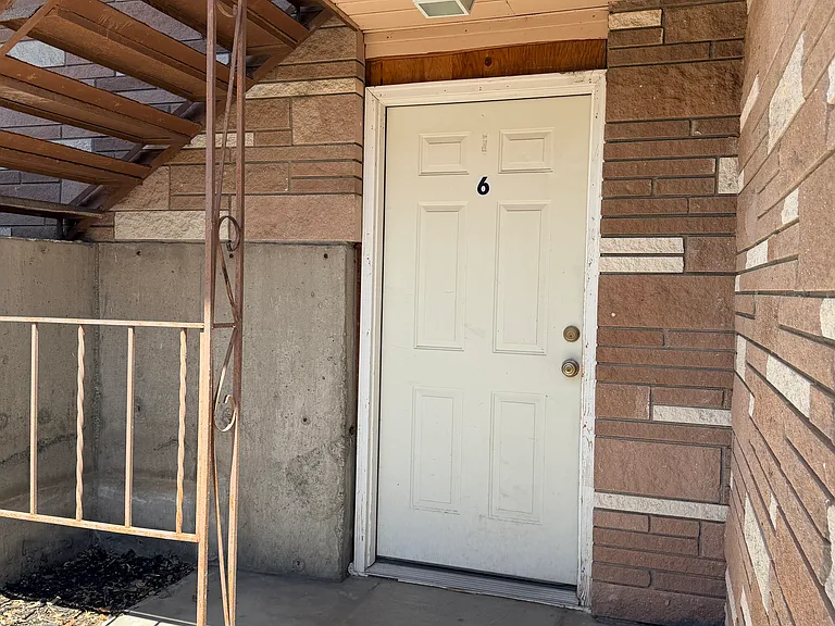 539 W Crest Dr #6 — Photo 24