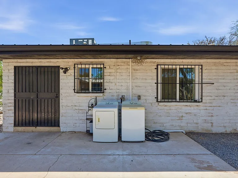 2535 N Dodge Blvd #3 — Photo 32