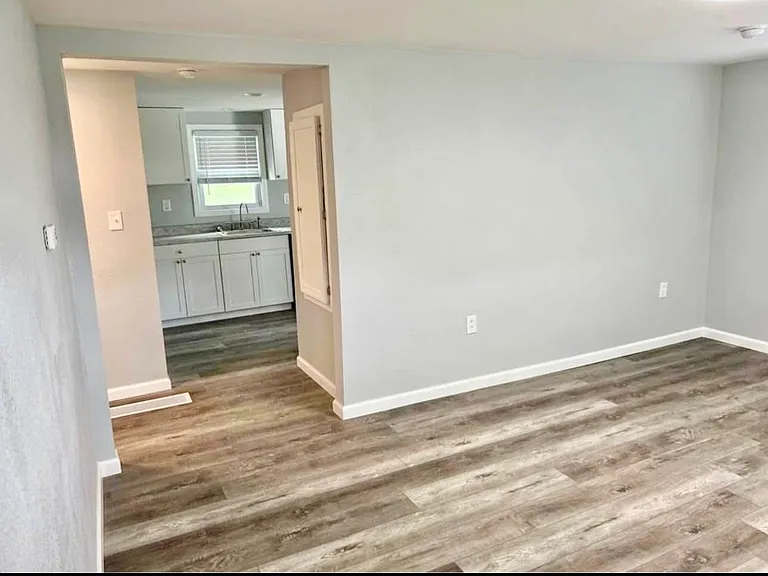 628 Kies Ave — Photo 7