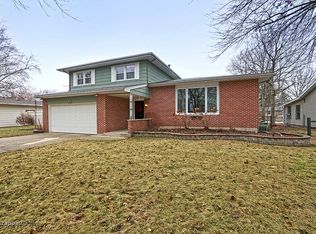 136 Hickory St, Oswego, IL 60543