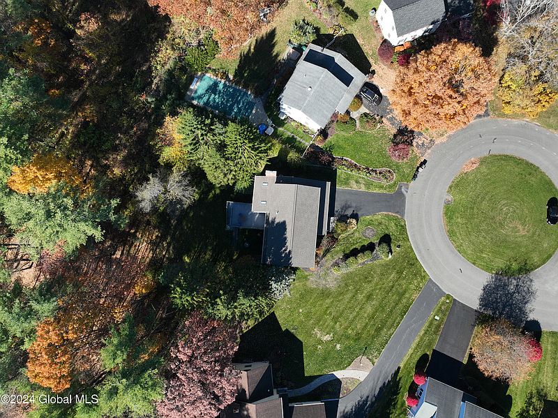 3rd image of 44 Grantwood Road