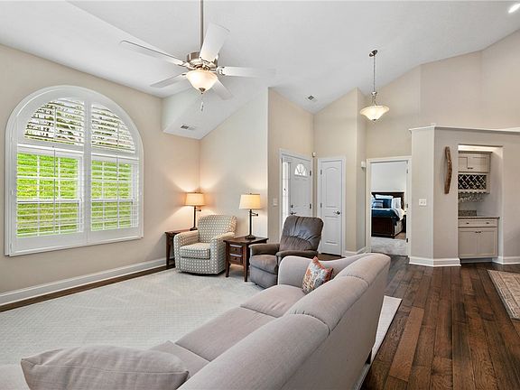 5th image of 340 Saddlebrook Rd