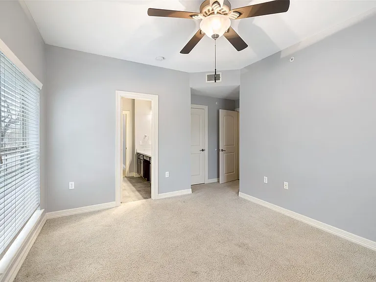 3501 Chenevert St #17 — Photo 11
