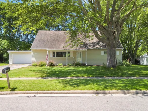 202 South COLUMBUS DRIVE, Marshfield, WI 54449
