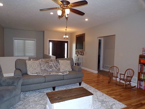 4th image of 108 Taylor St