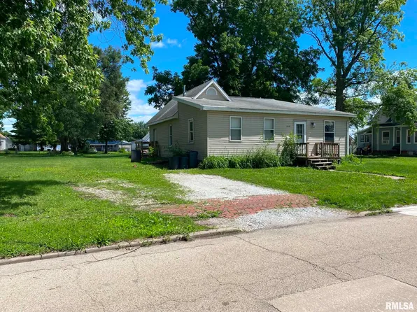 1019 E Walnut St, Canton, IL 61520