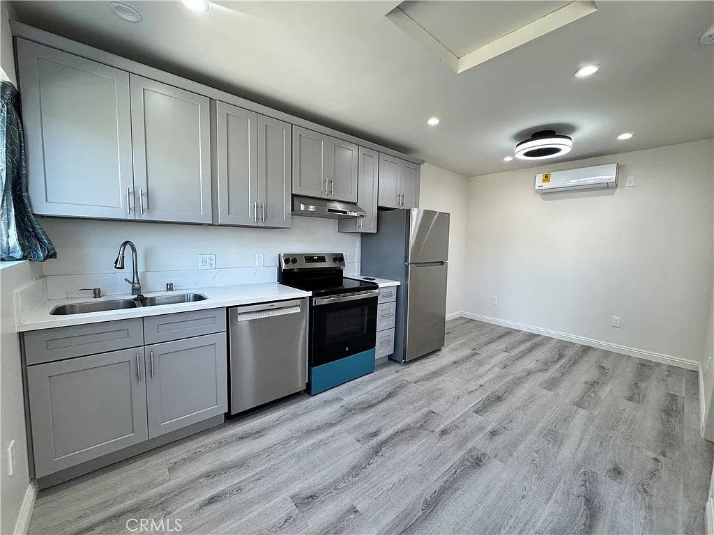 1 bed, 400 sqft, $1,600 — Photo 1