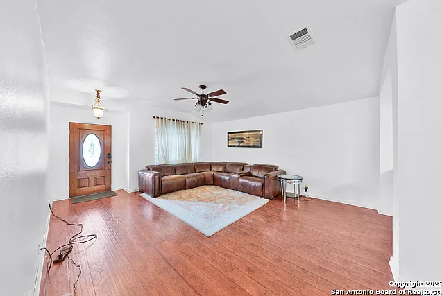 1427 Diamond Blf — Photo 8