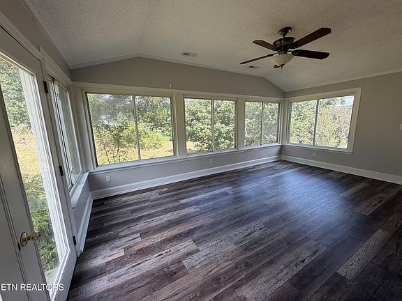 3rd image of 824 Pleasant View Dr