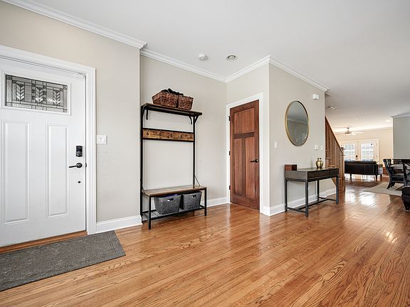 2nd image of 1038 Hayes Ave