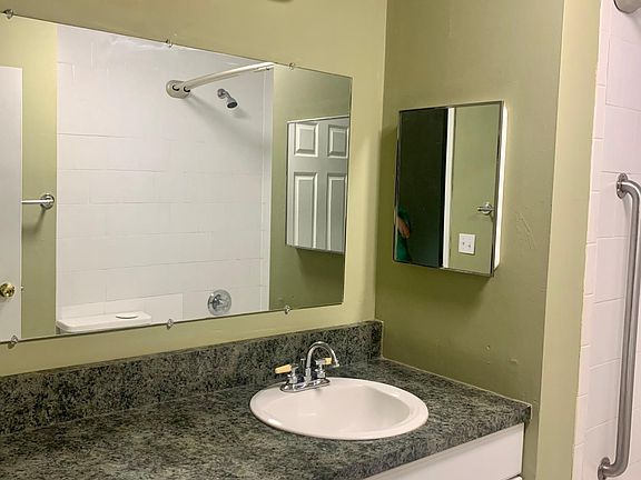 3rd image of 496 Lawnview Dr Unit 4
