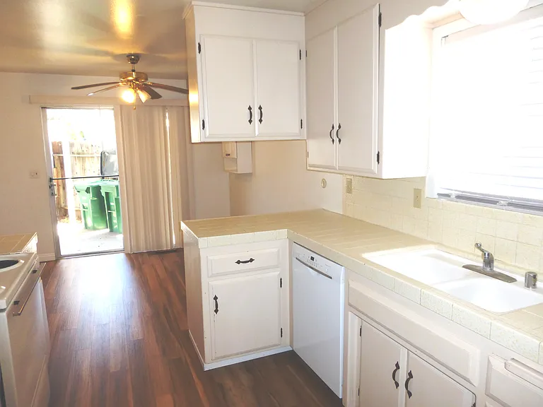 70 Plaza Way — Photo 4