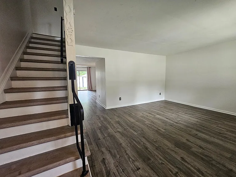 3339 Lakecrest Rd — Photo 3