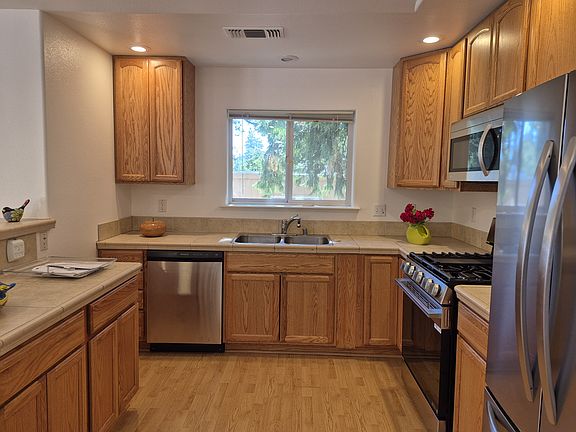 5th image of 349 E Maryland Dr