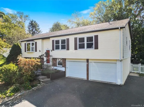 51 4th Avenue, Waterford, CT 06385
