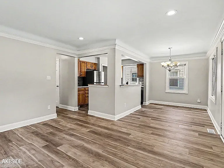 3 bed, 1100 sqft, $2,400 — Photo 4