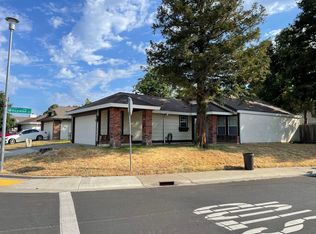 9421 Soaring Oaks Dr, Elk Grove, CA 95758