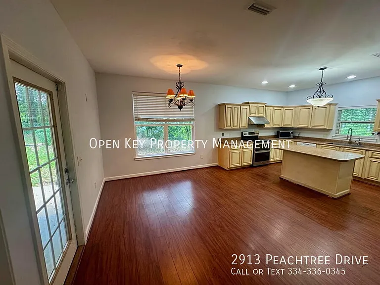 2913 Peachtree Dr — Photo 4