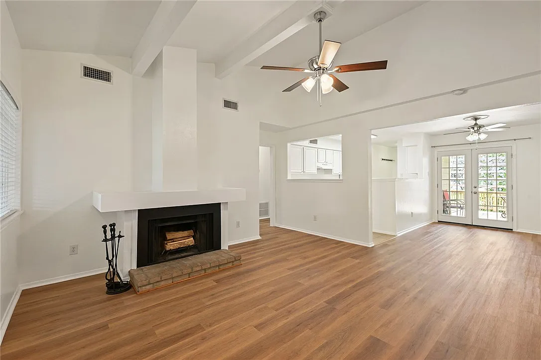 2 bed, 1062 sqft, $1,500 — Photo 2