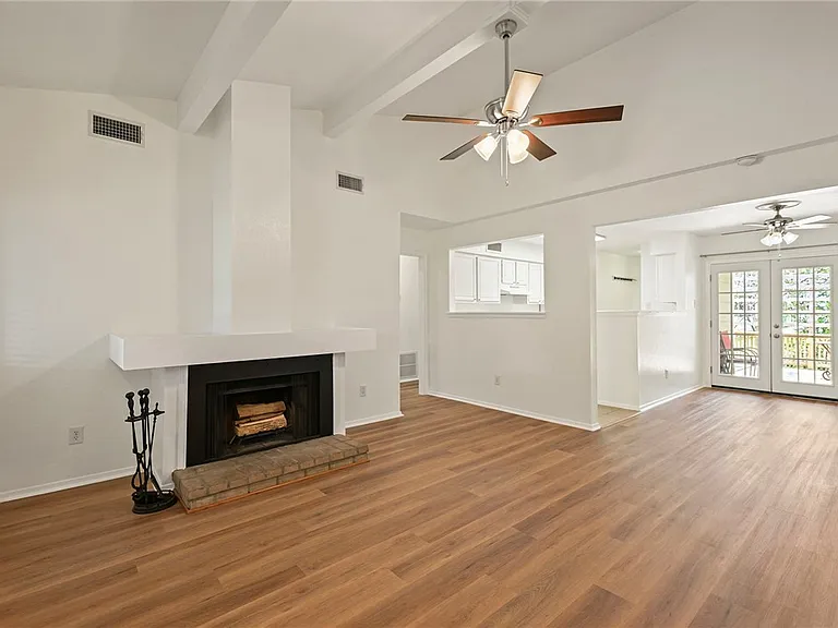 2800 Longmire Dr #9 — Photo 2