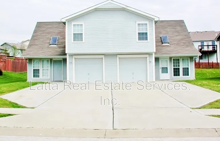 1834 Kingbird Ln — Photo 1