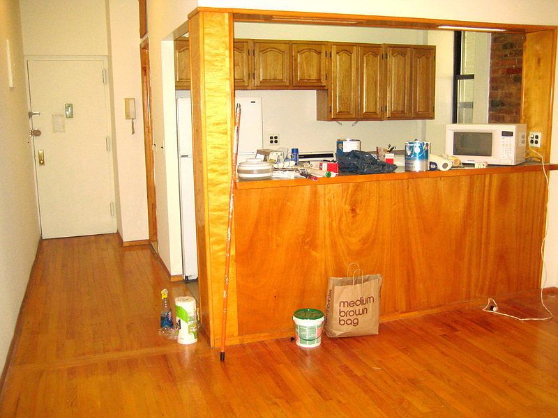 2nd image of 306 E 5th St APT 1D