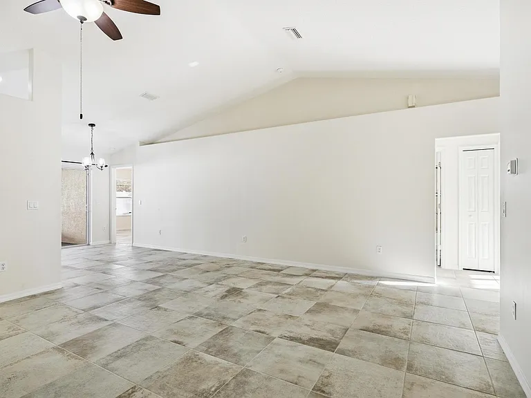 57 Raintree Pl #B — Photo 7