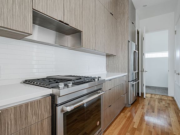 5th image of 2706 Throckmorton St Unit B