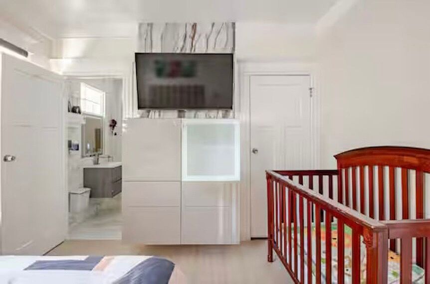 1st image of 440 Corona Del Mar #2