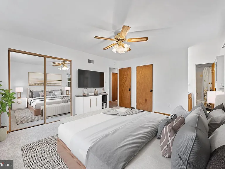 13501 Kelmont Ct — Photo 10