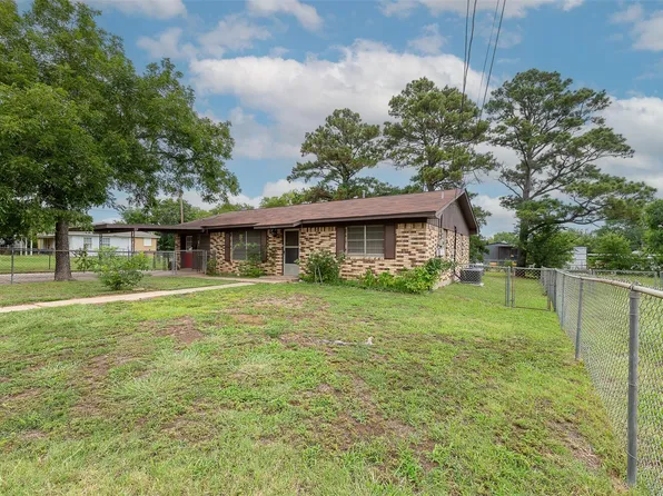 504 N Echols St, Caldwell, TX 77836