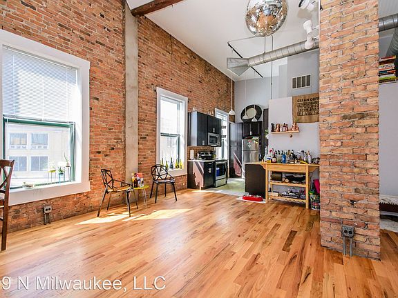 4th image of 401 N Milwaukee Ave APT 3