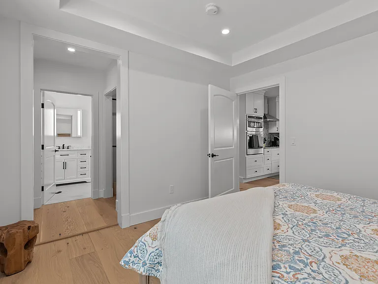 109 Carroll Ave — Photo 28