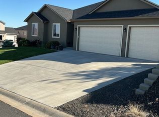 1340 W Goodlander Rd, Selah, WA 98942
