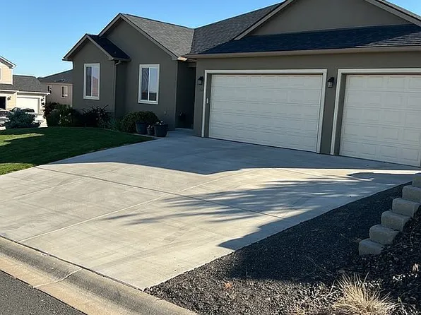 1340 W Goodlander Rd, Selah, WA 98942
