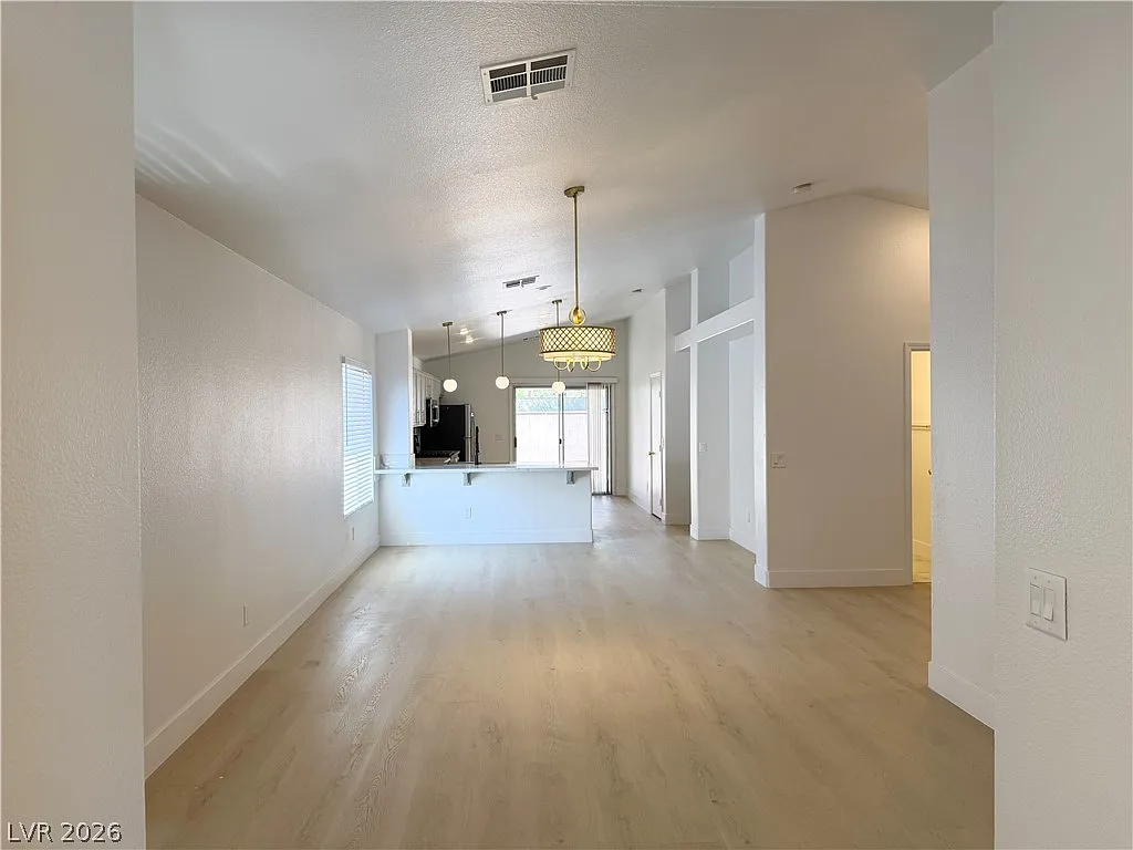3 bed, 2.0 bath, 1284 sqft, $2,450 — Photo 2