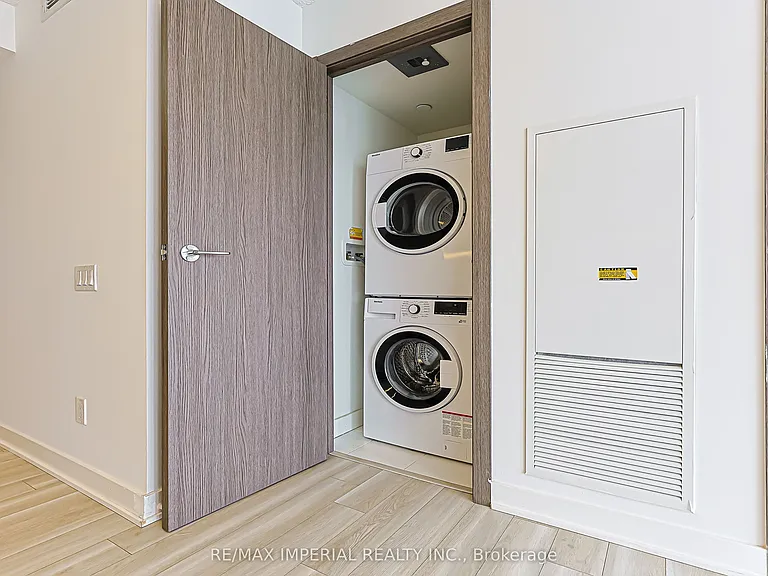 17 Bathurst St #2707 — Photo 28