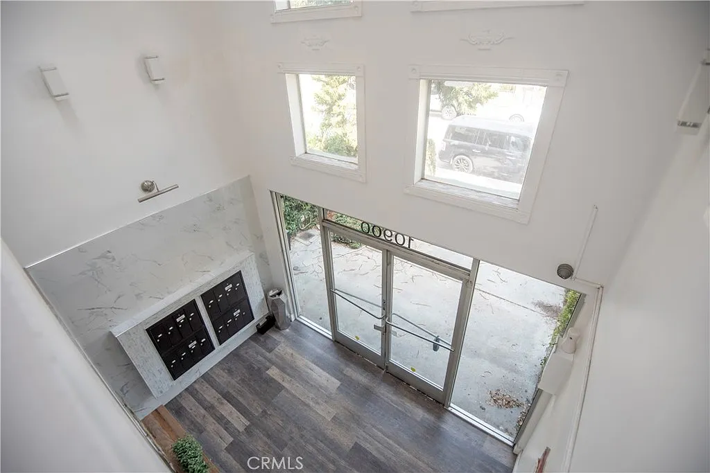 2 bed, 10094 sqft, $2,350 — Photo 4