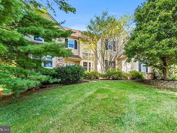 3rd image of 501 Fox Hollow Dr