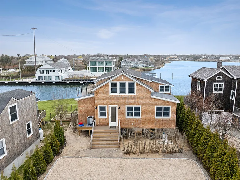 61 Dune Rd — Photo 3