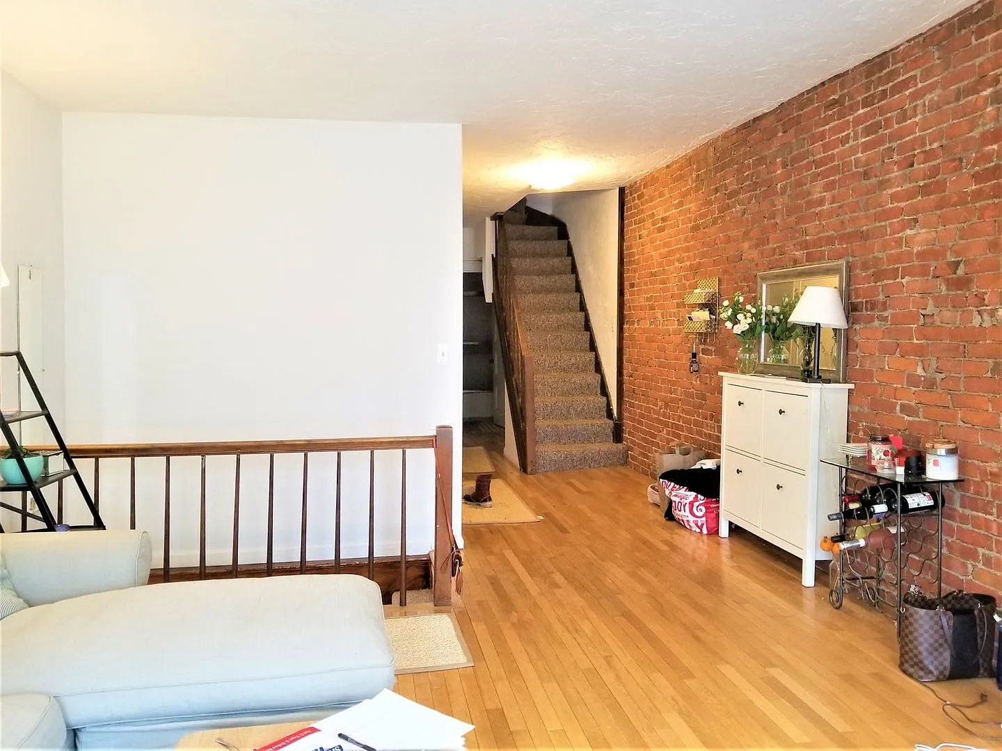 No Broker Fee! Wow! 2 Level 3 Bed In Brighton Center Avail For A 9/1 Move-In — Photo 4