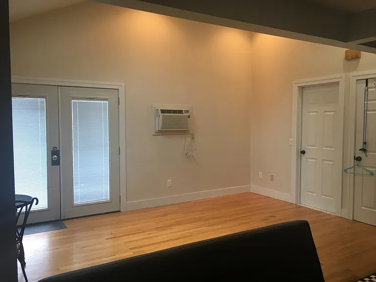 31 Burr Ave — Photo 2